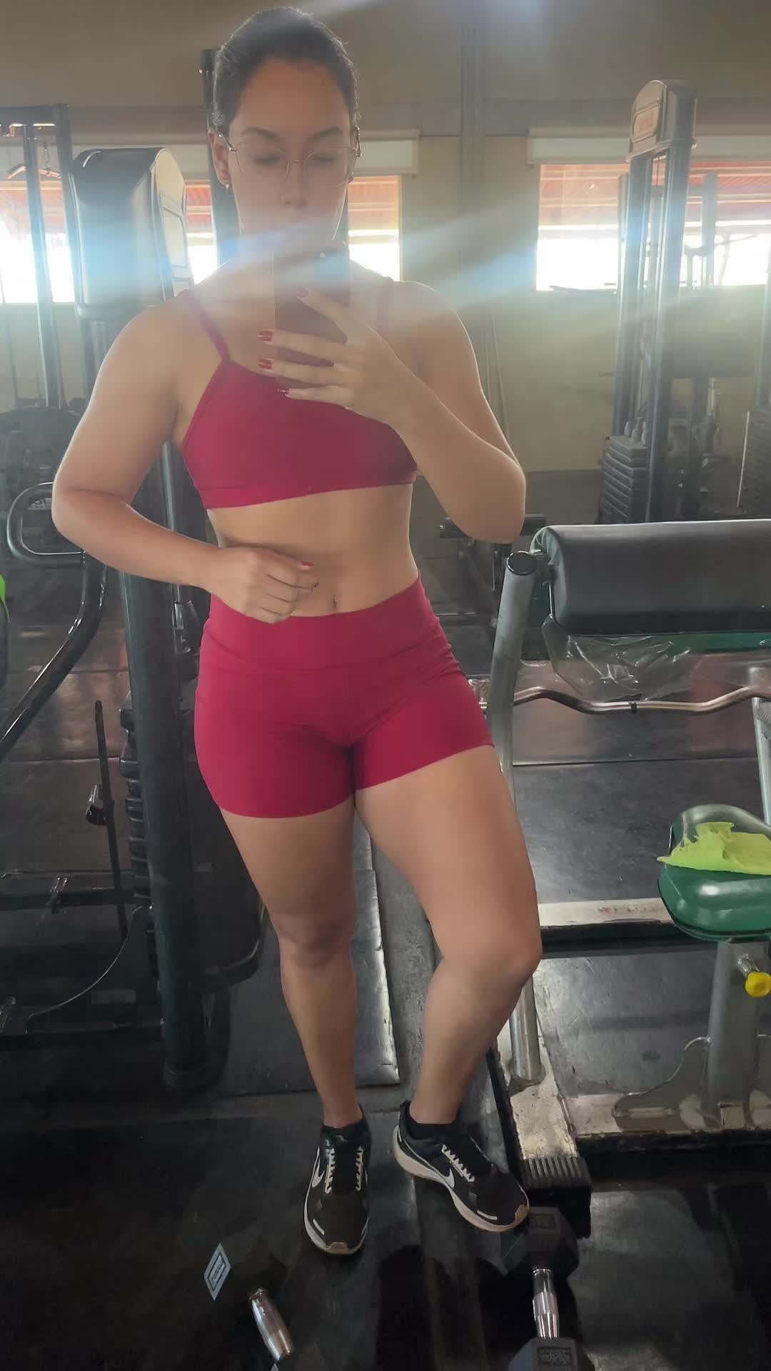 @larissaqueeiroz