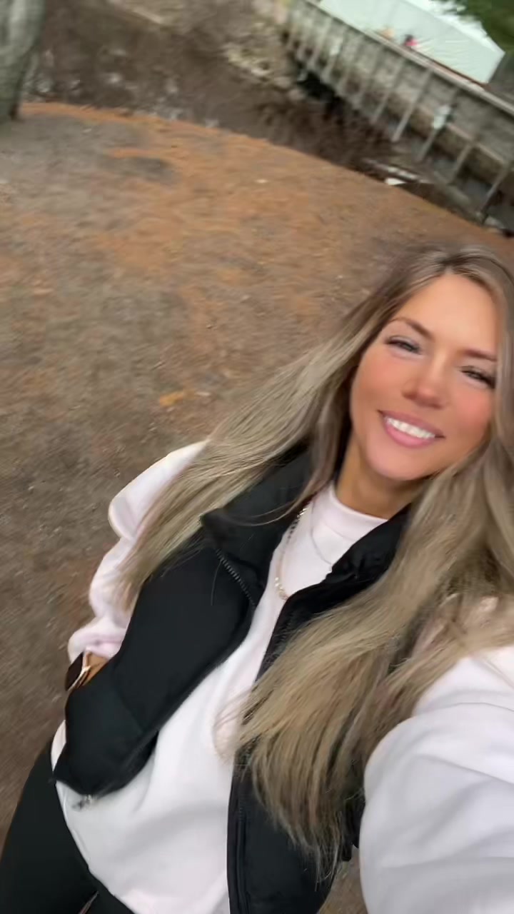 @cryssleb_