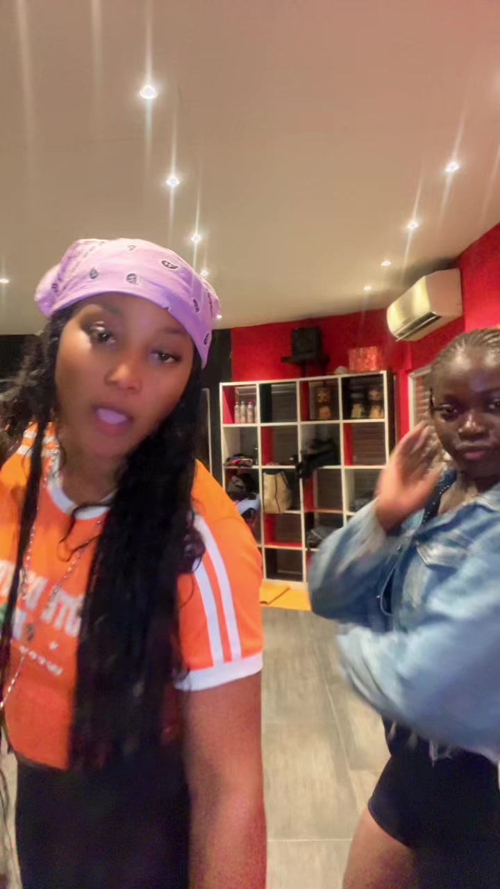 @Christelle Miller💜🇫🇷🇹🇬