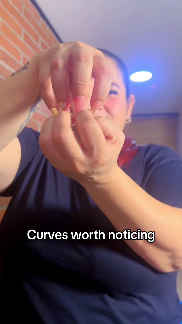 @lola