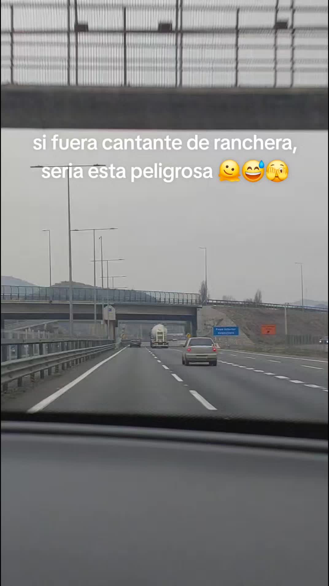 @S&aacute;tira
