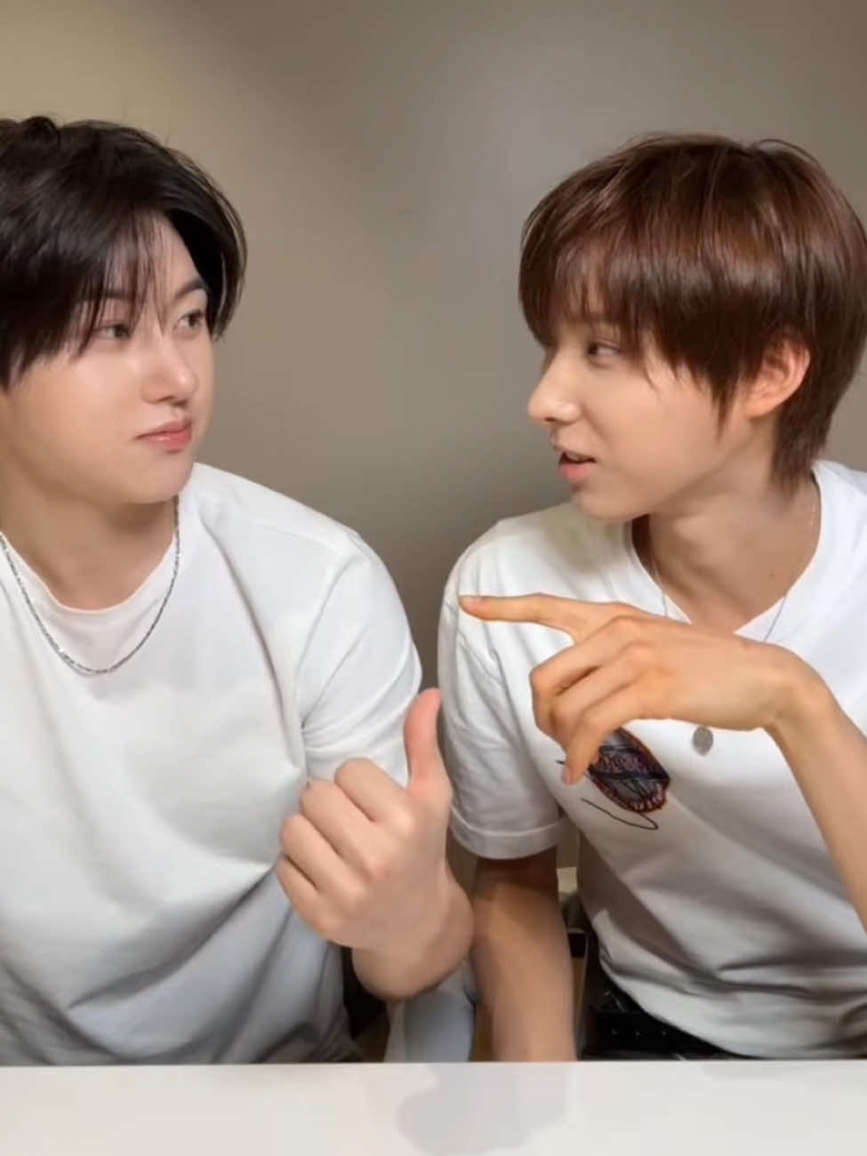 @donghwa's noona👀