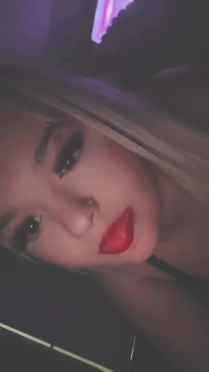 @prettiestfaceoncam_