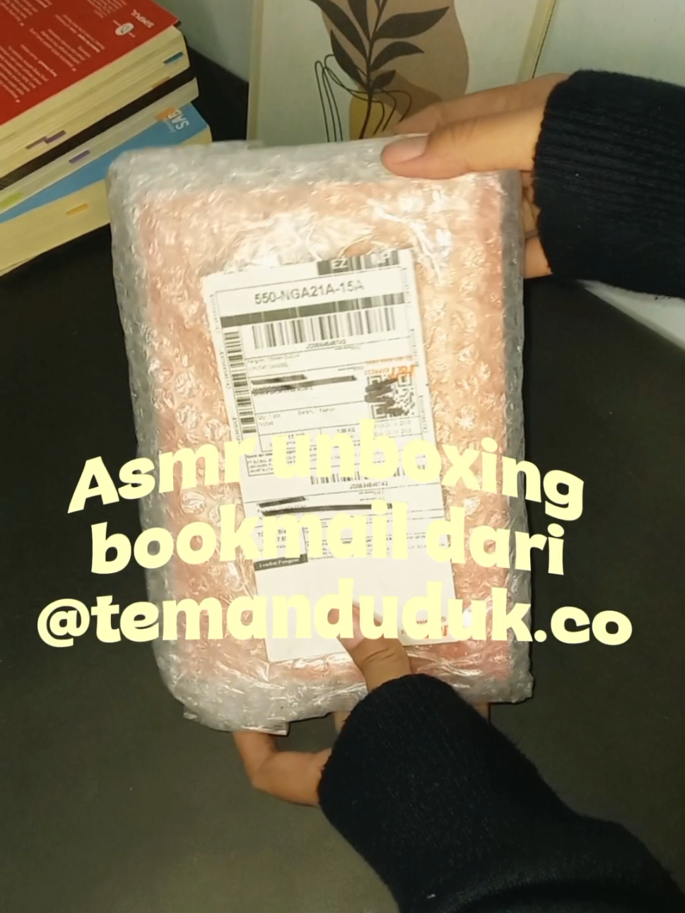 @dzata with book