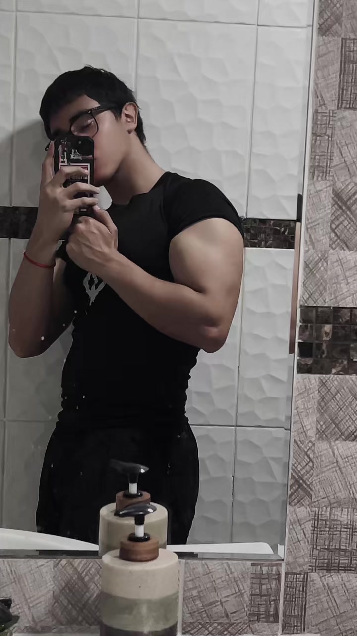 @𝑻𝒉𝒐𝒎𝒊🕷️