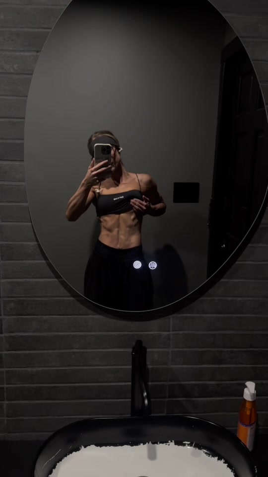 @sophie edwards IFBB BIKINI PRO