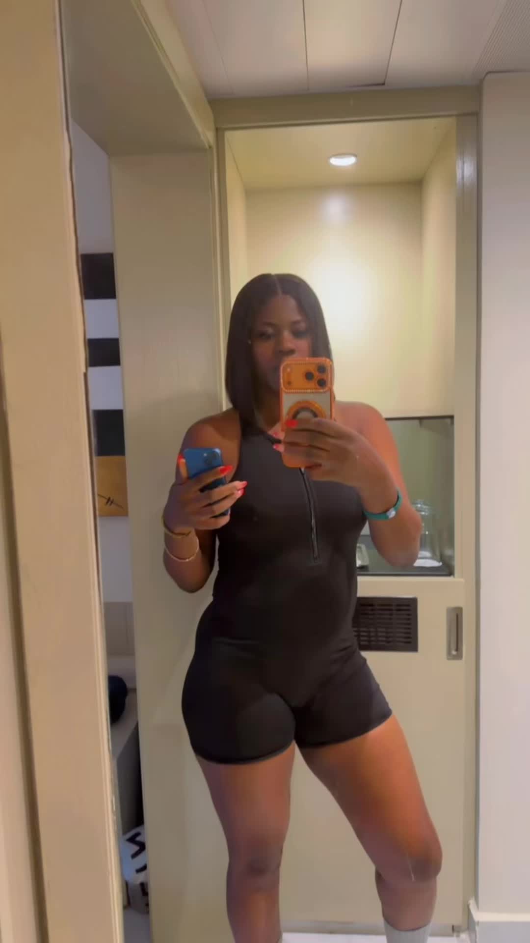 @Sexy Jennybrown