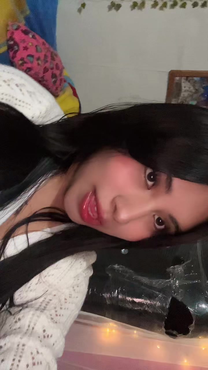 @oliviaarenaz