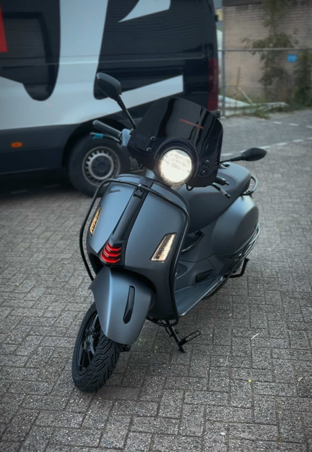 @J2 Scooters & Motoren