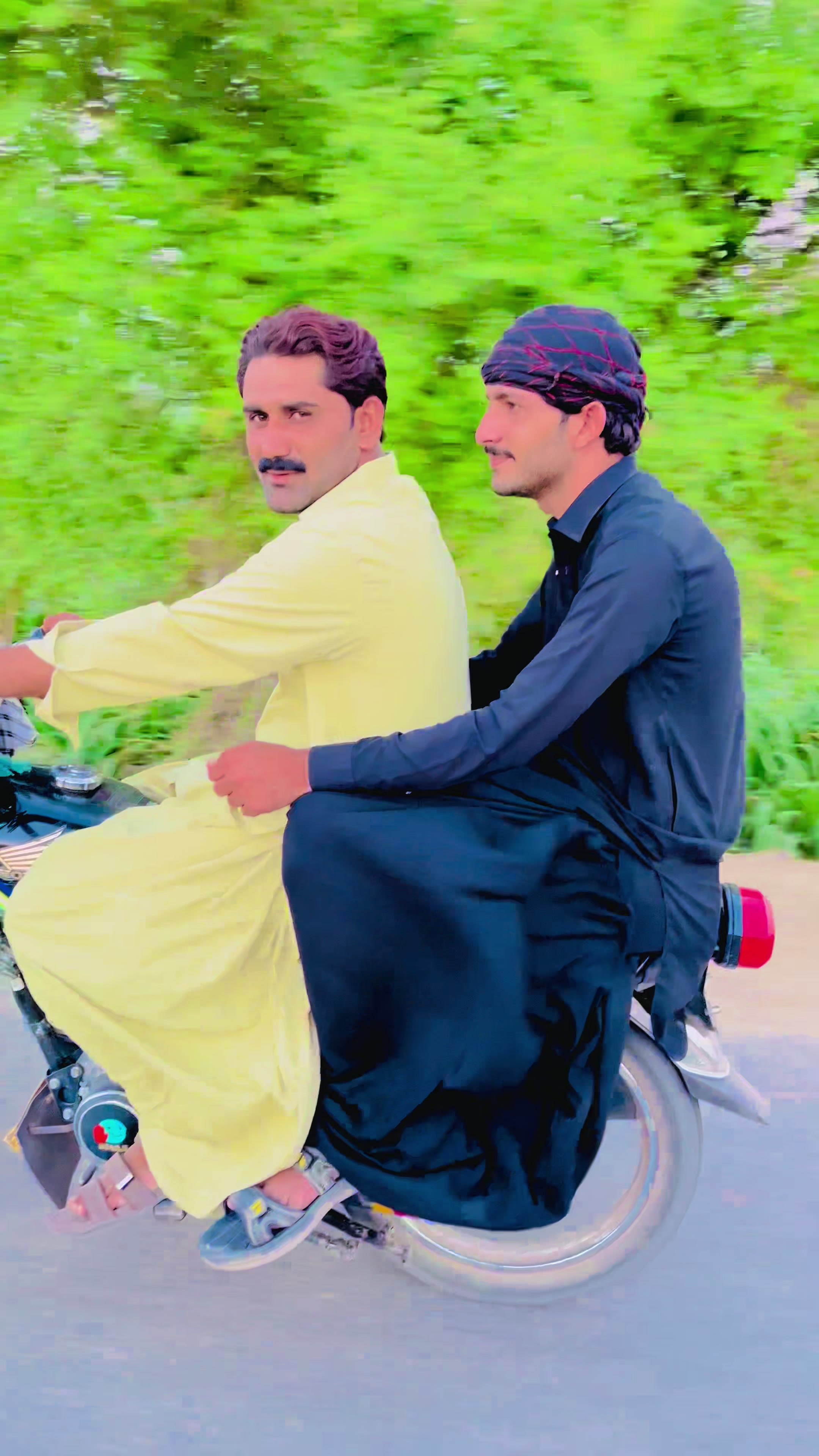 @AMEER KHAN 007🏴☠️🥷