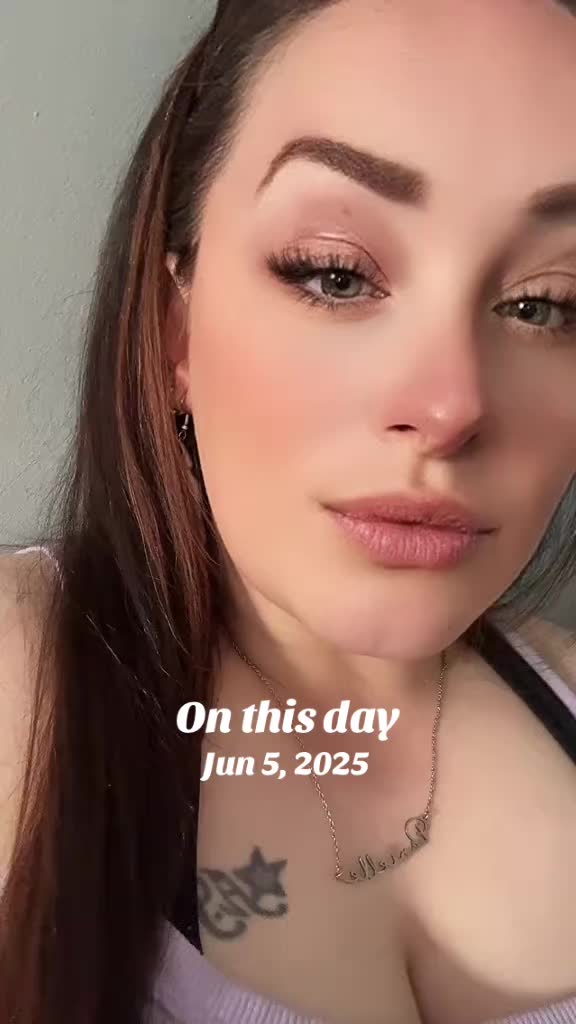 @JustASmallTownGirl🩷💜