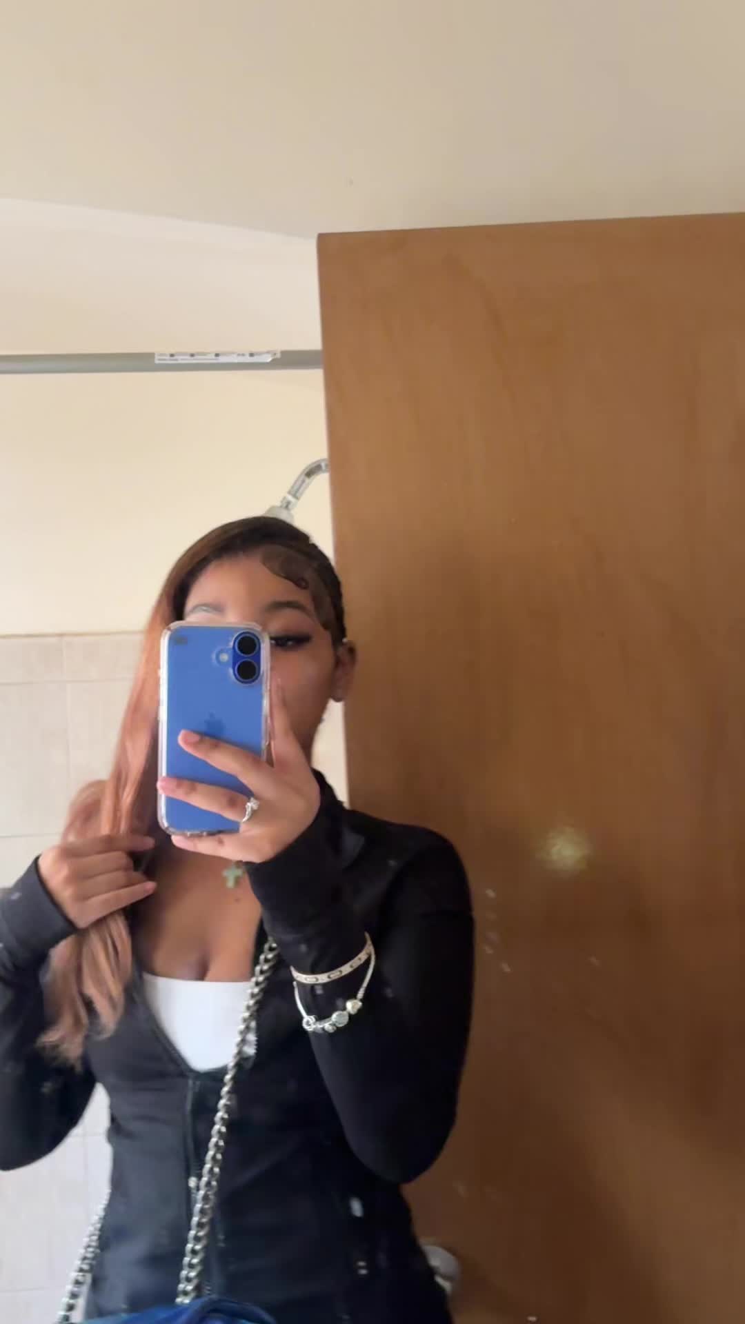 @peachesncreamm77