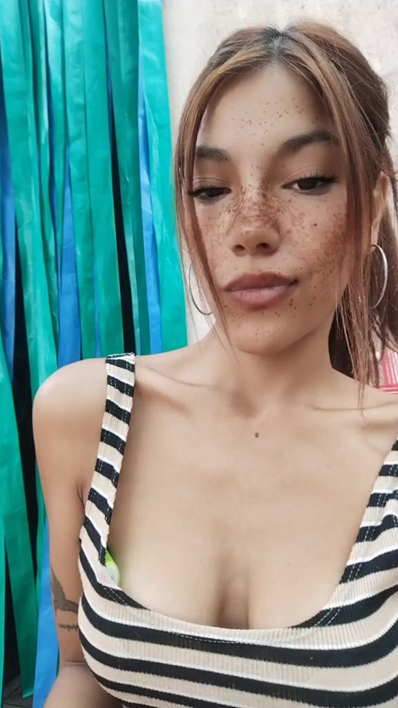 @👸🏽💋