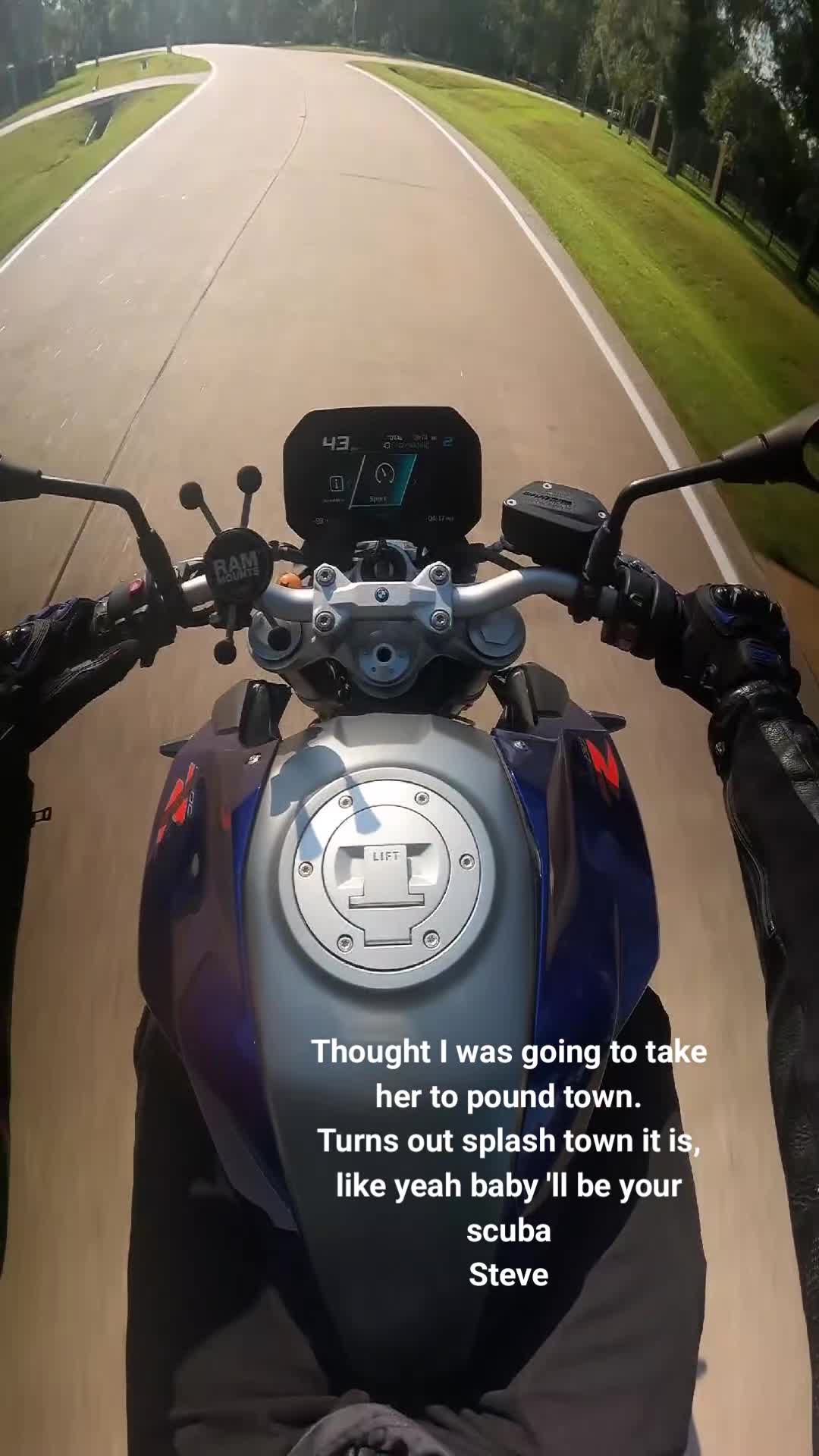 @Lakeshore Biker