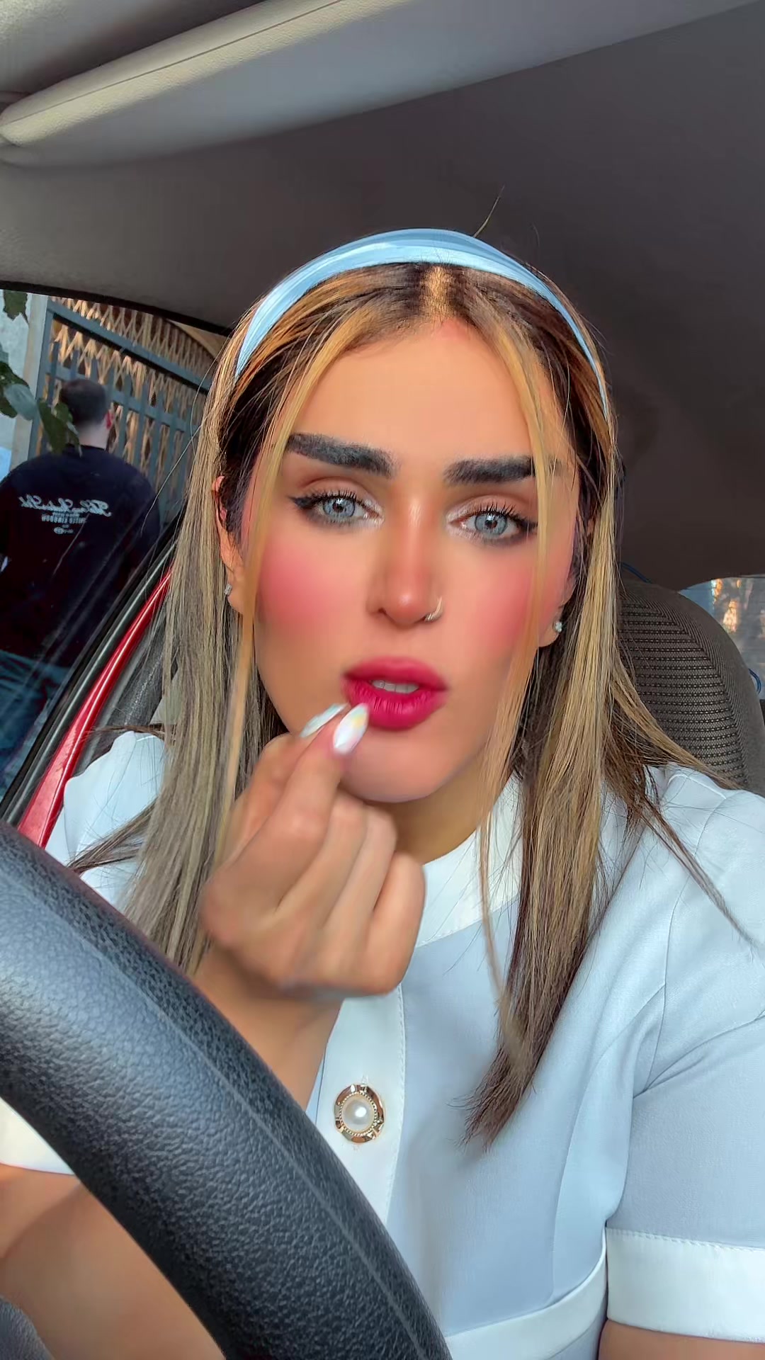 @elenamokari