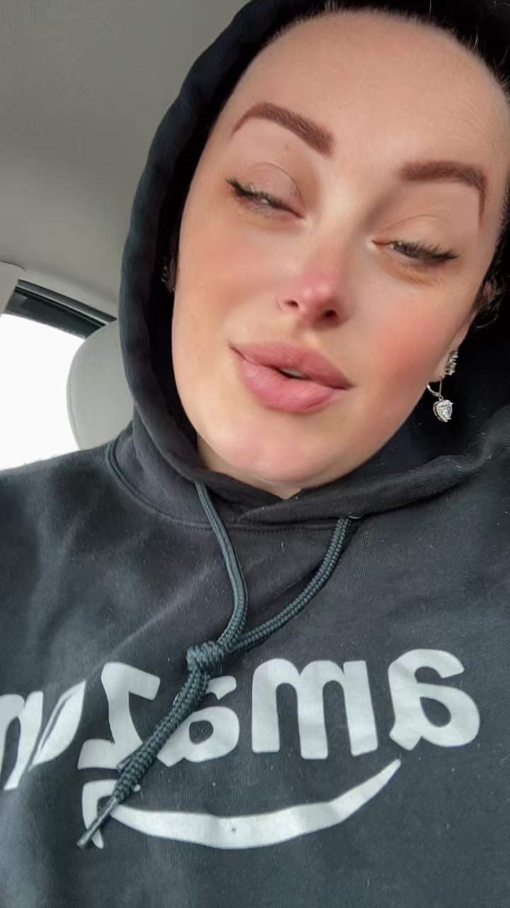 @JustASmallTownGirl🩷💜
