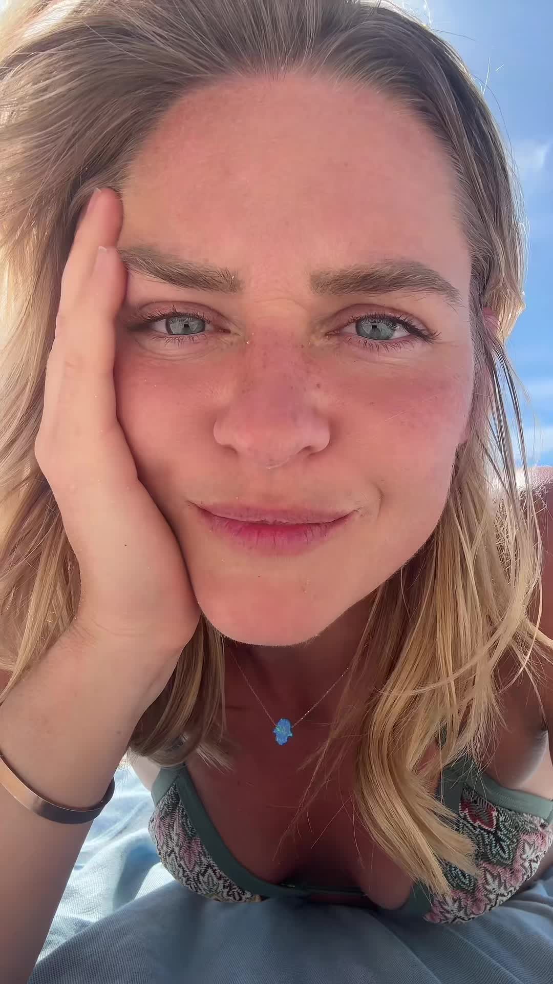 @HappyisAshley 🌞🦋🐶