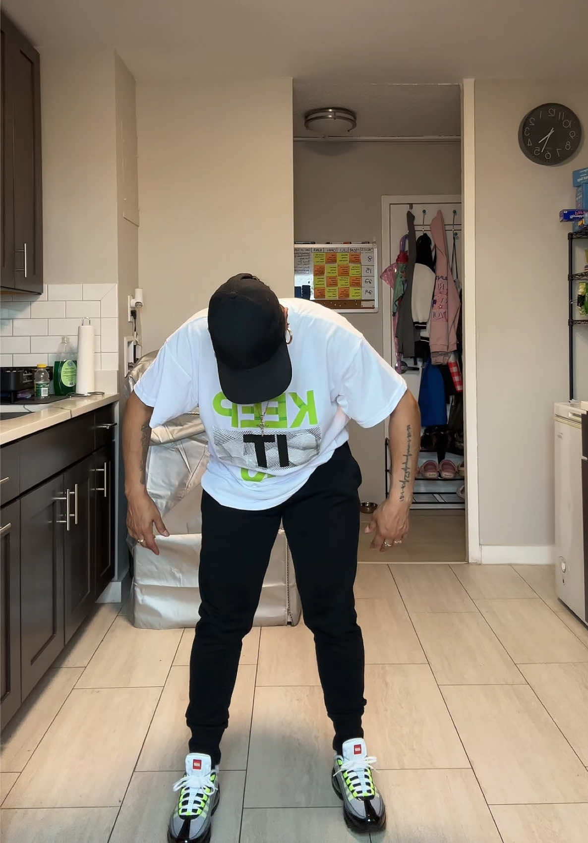 @momof4