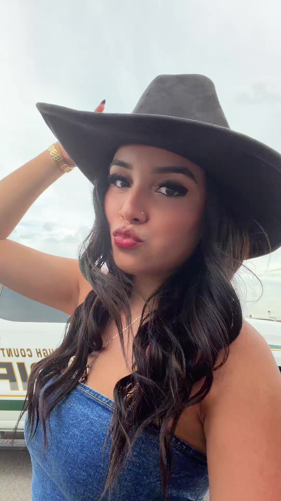 @izzyzini