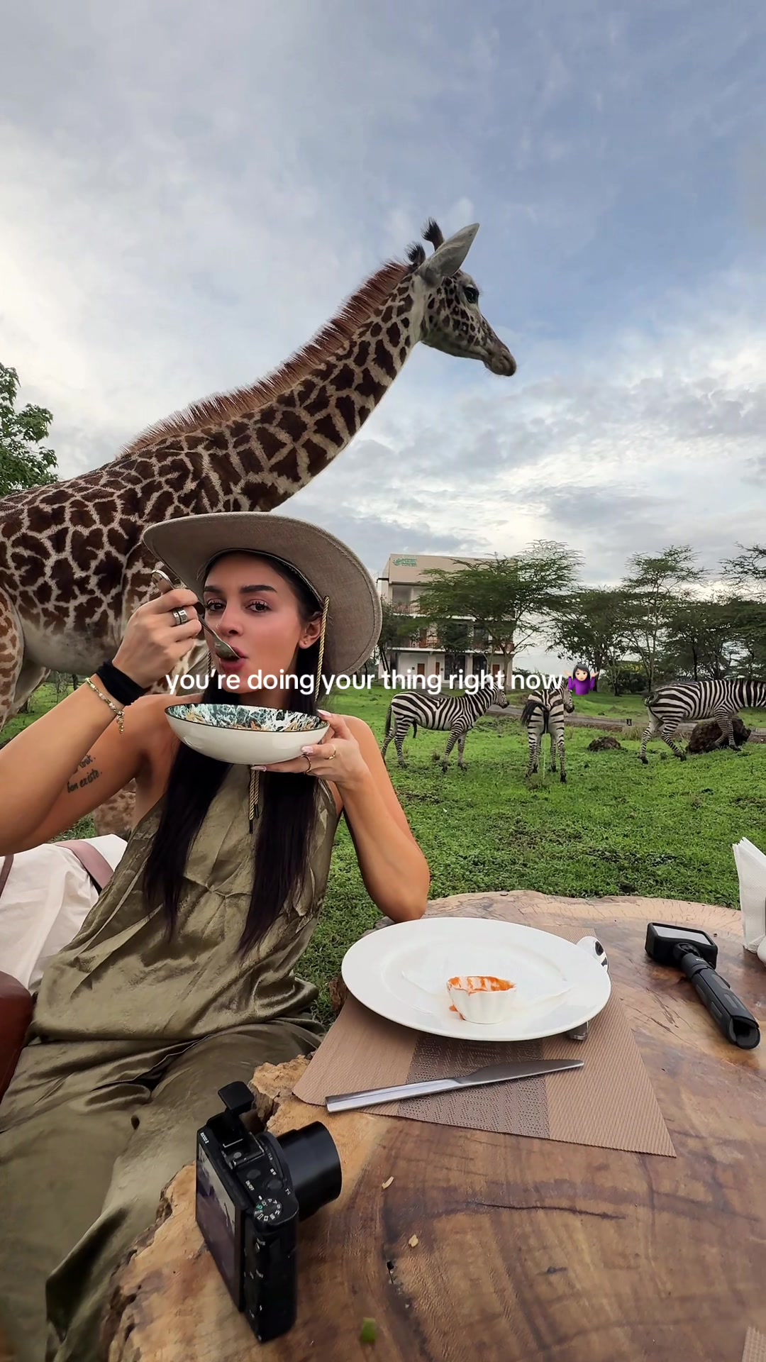 @checkedinwithleslie