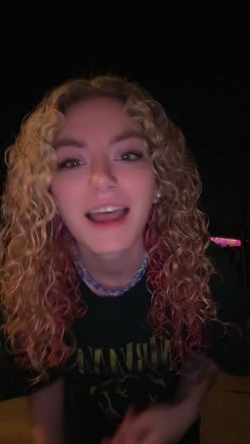 @curliefries_