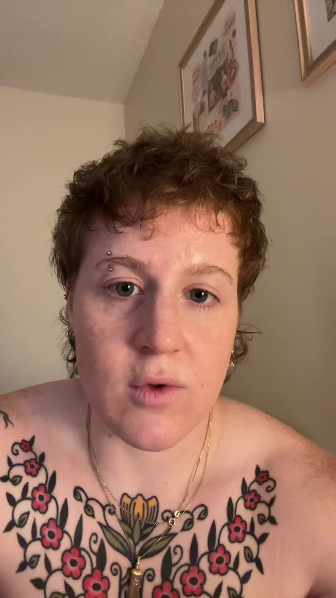 @lesbianlifts