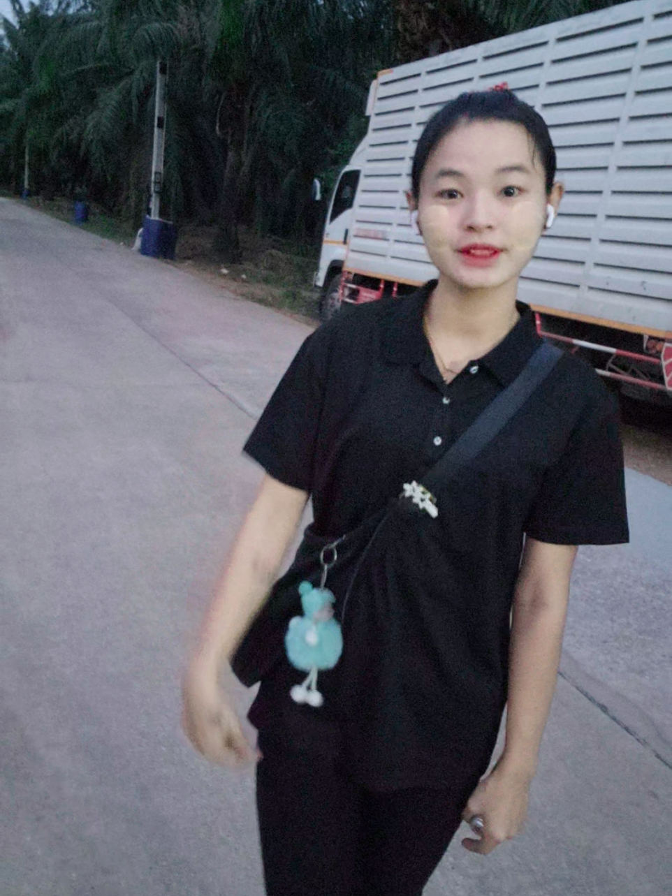 @Khin Gyi kyal