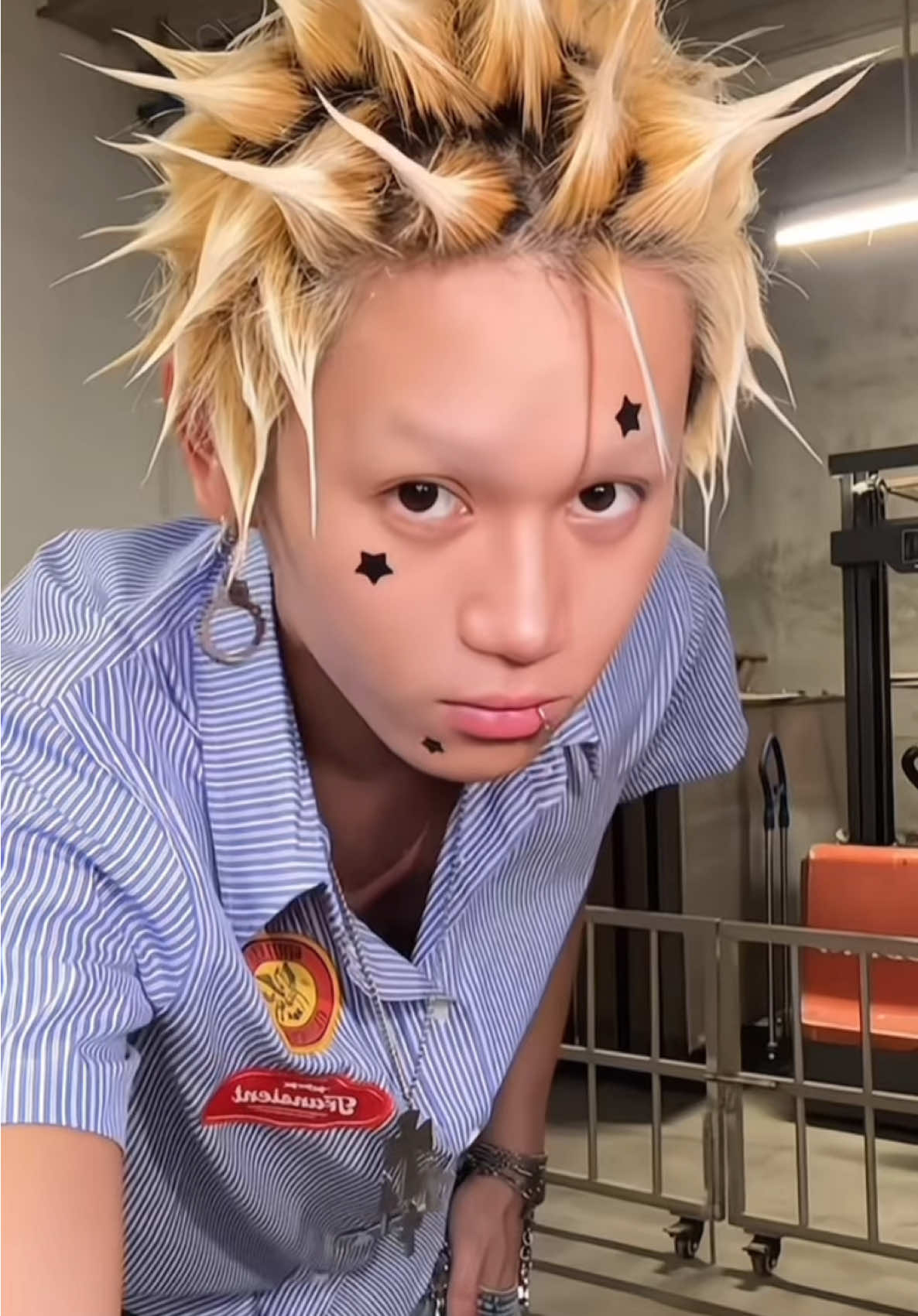 @๐จ๐ณ