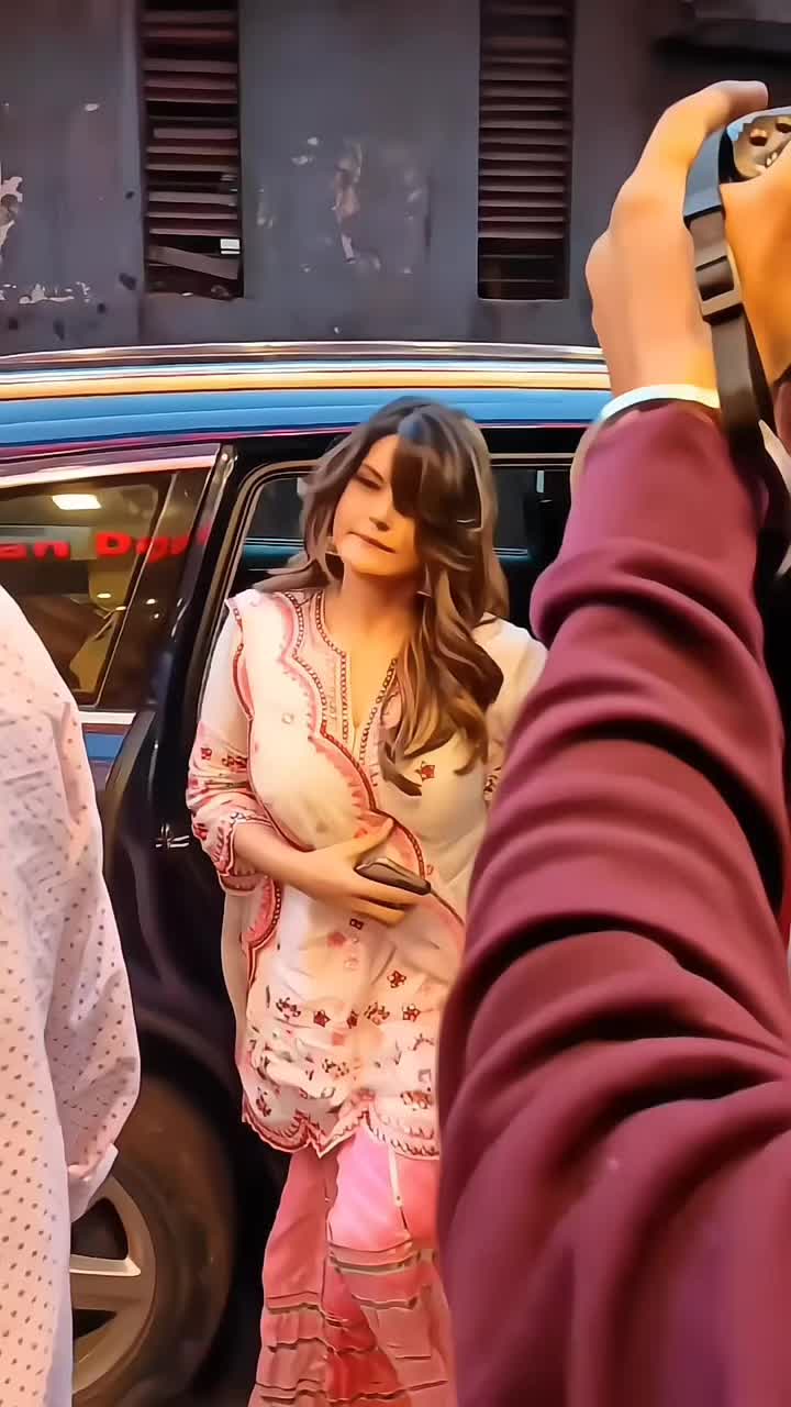 @zareen_khan