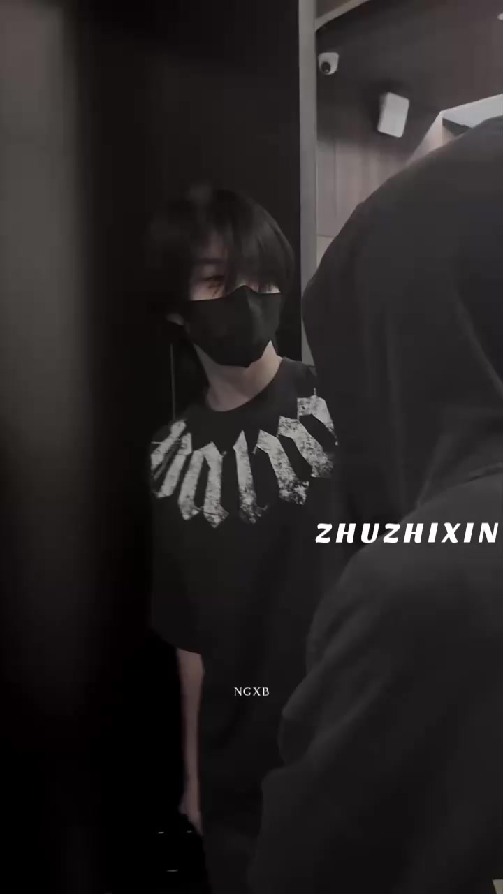 @⋆˚࿔𝒁𝒉𝒖𝒁𝒉𝒊𝑿𝒊𝒏𝜗𝜚˚⋆