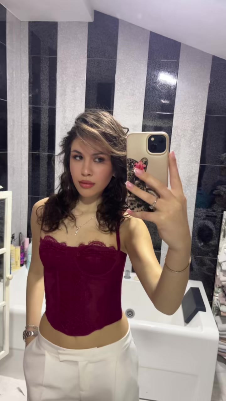 @👩🏽🦱🌸✨🦋