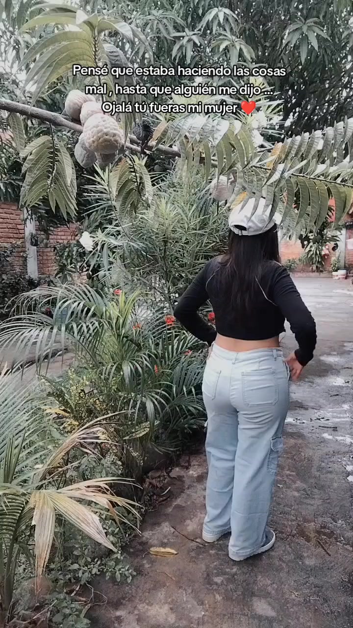 @🌸🍭 Julia Flores 🍮❤️