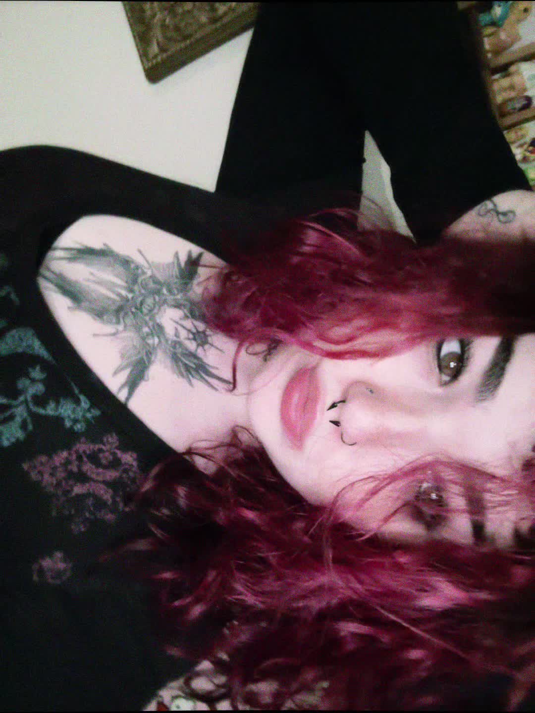 @😸