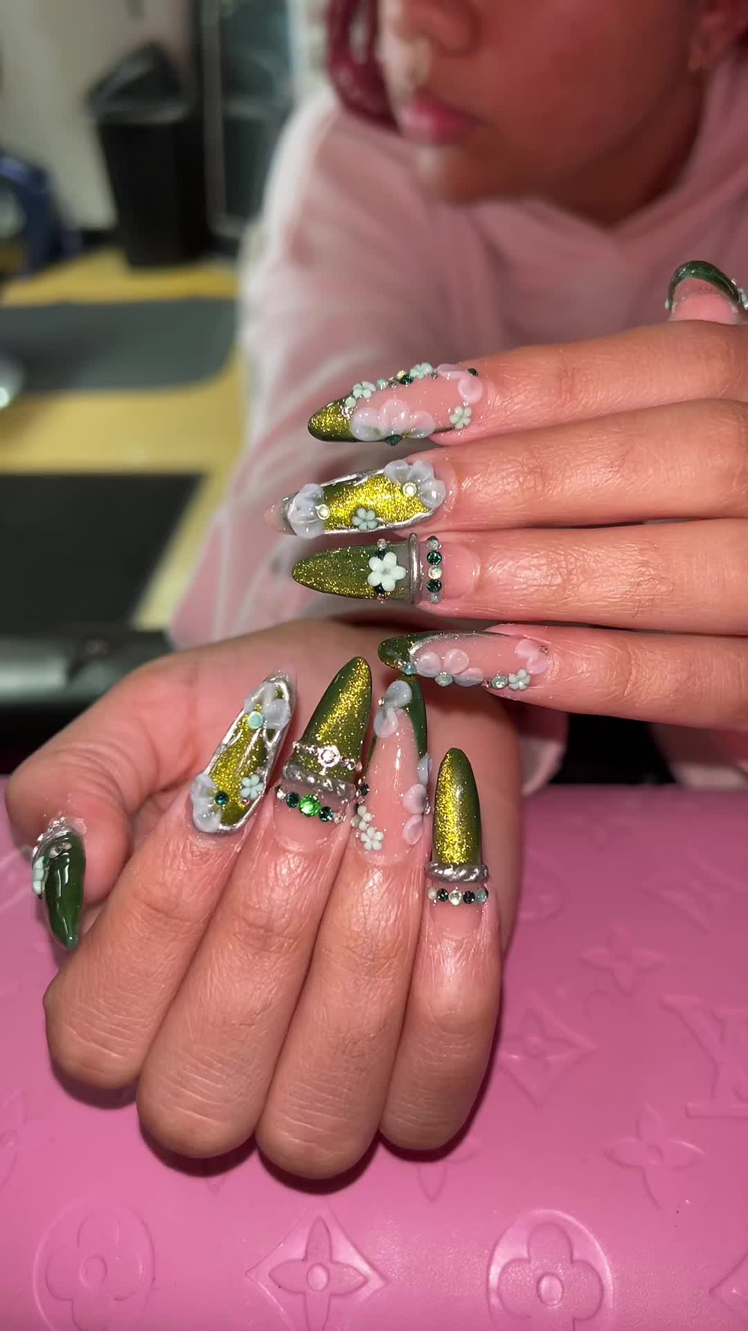 @MiMi 🎨🦋👑🦄