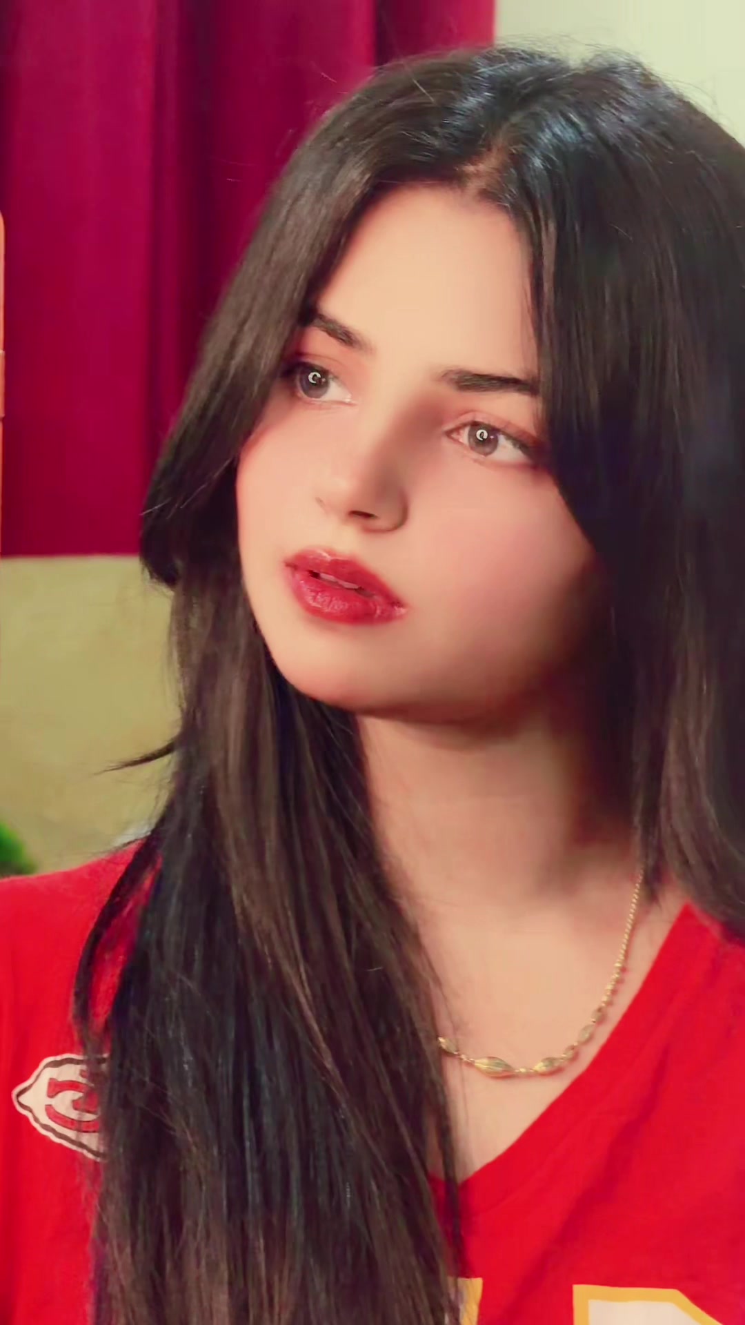 @👑 𝑸𝑼𝜠𝜠𝑵 𝑮 👑