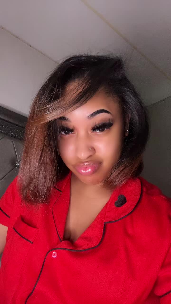 @itsangelaurelia
