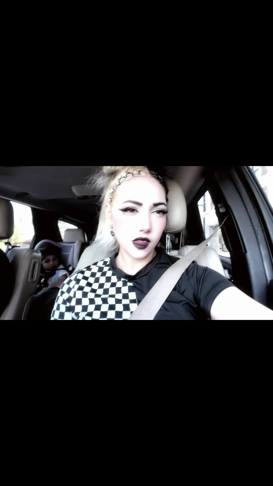 @Goth_latina