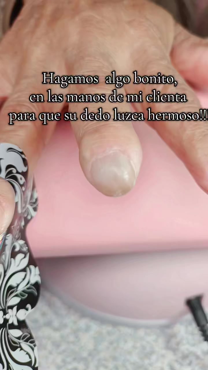 @AlexaNails