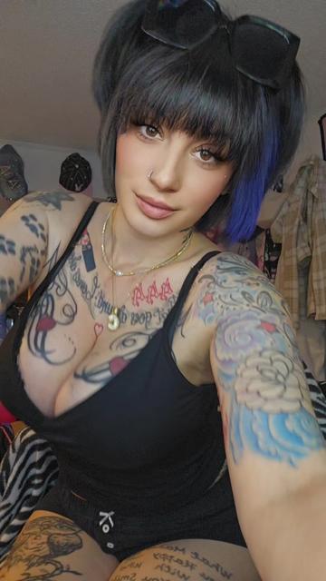 @༺_Poison.Queen_༻🌴