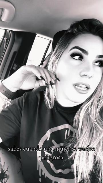 @꧁ঔ🤍🖤Eşťřęłł&iuml;ťą_łąřųbįą🖤🤍ঔ꧂