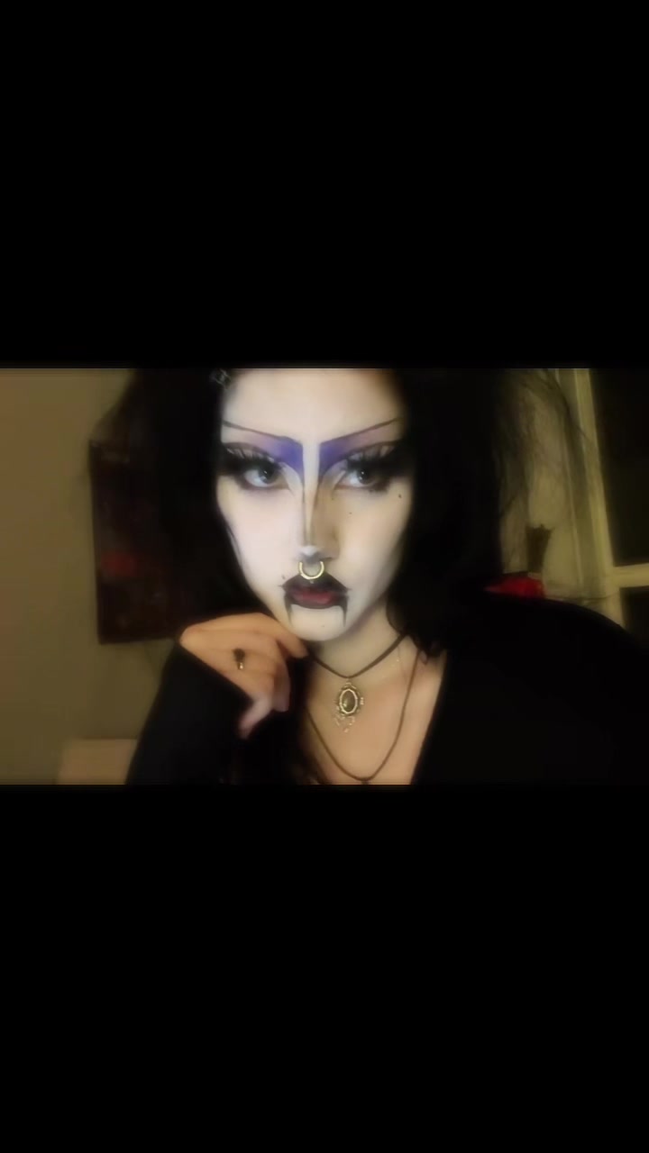 @༺🕷𖤐𝕽𝖔𝖇𝖇𝖘 𝖂𝖎𝖋𝖊𖤐🕷༻