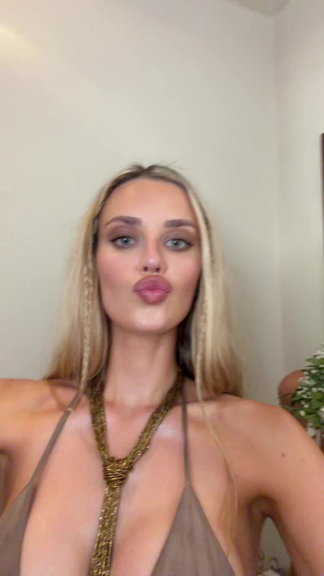 @theresaviuff