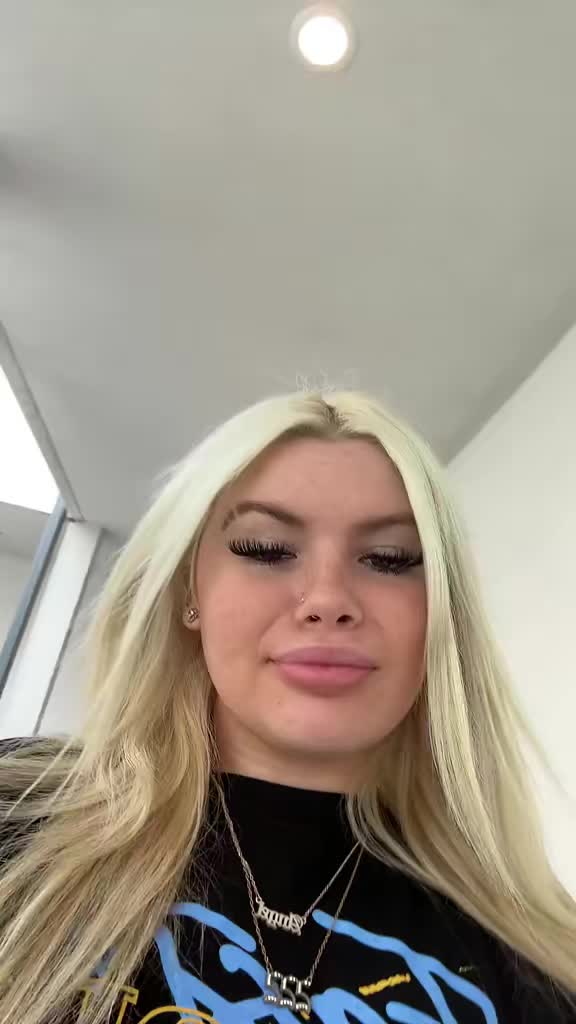 @Angel 🦋