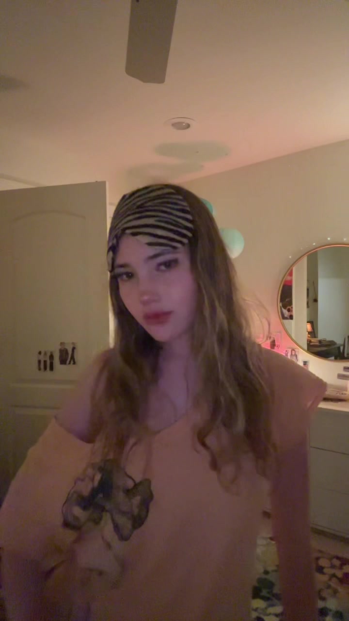 @bekahspam😳