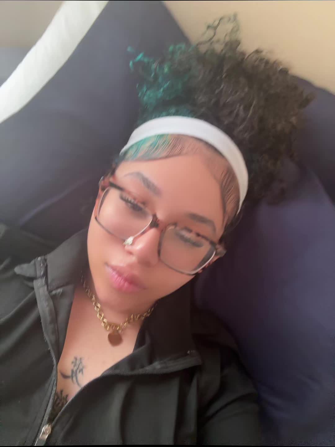@1tealhairedgirll