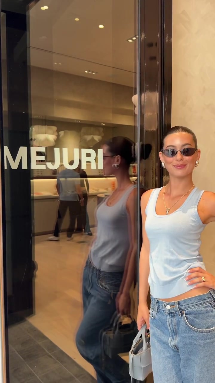 @Mejuri