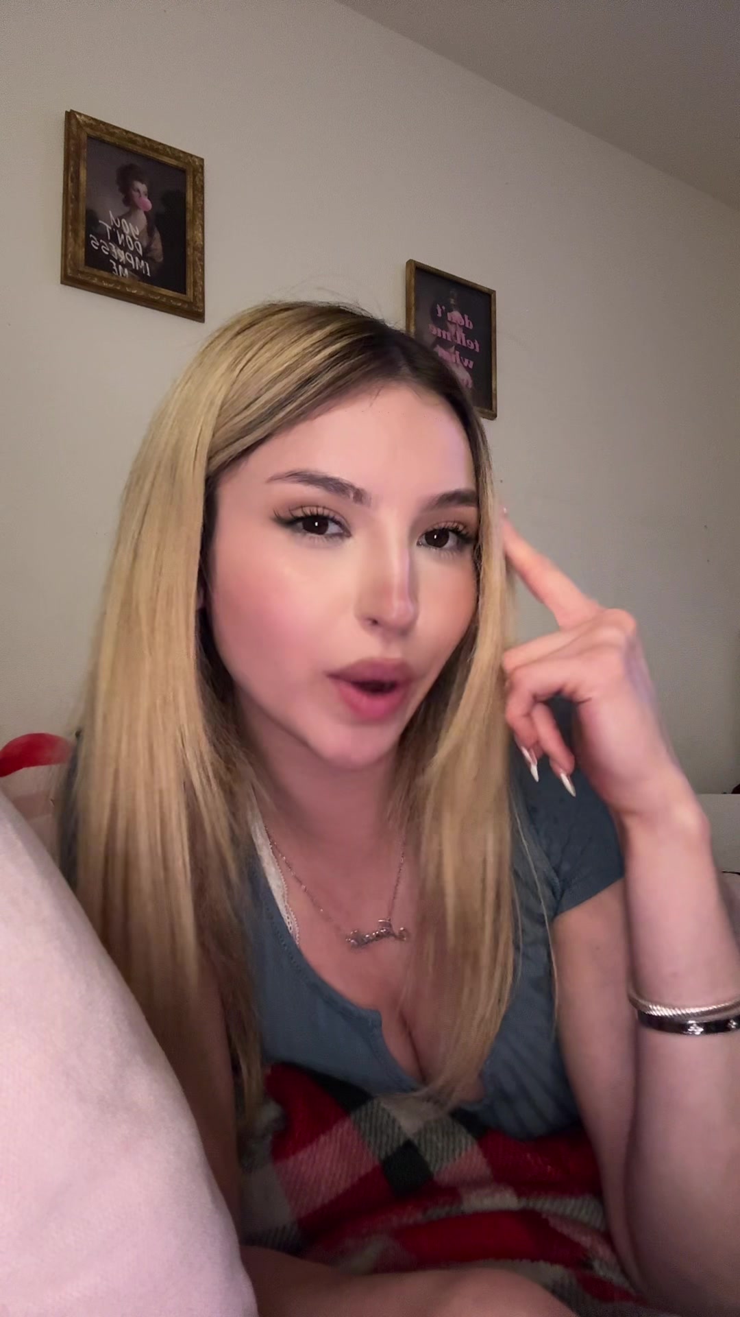 @JanelleyBee
