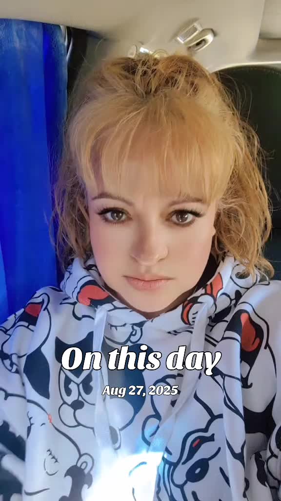 @WhitePink21