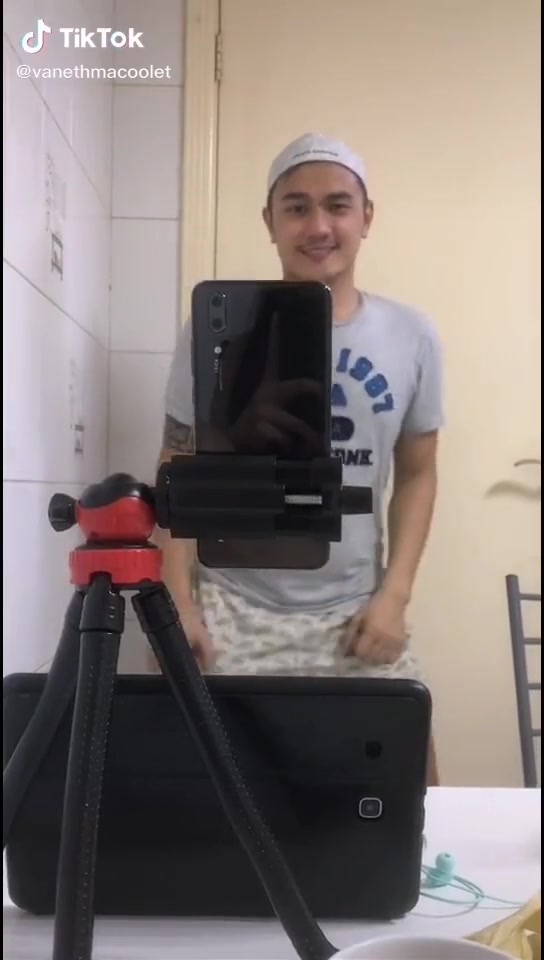@Cʜ🅰️ɴO👑