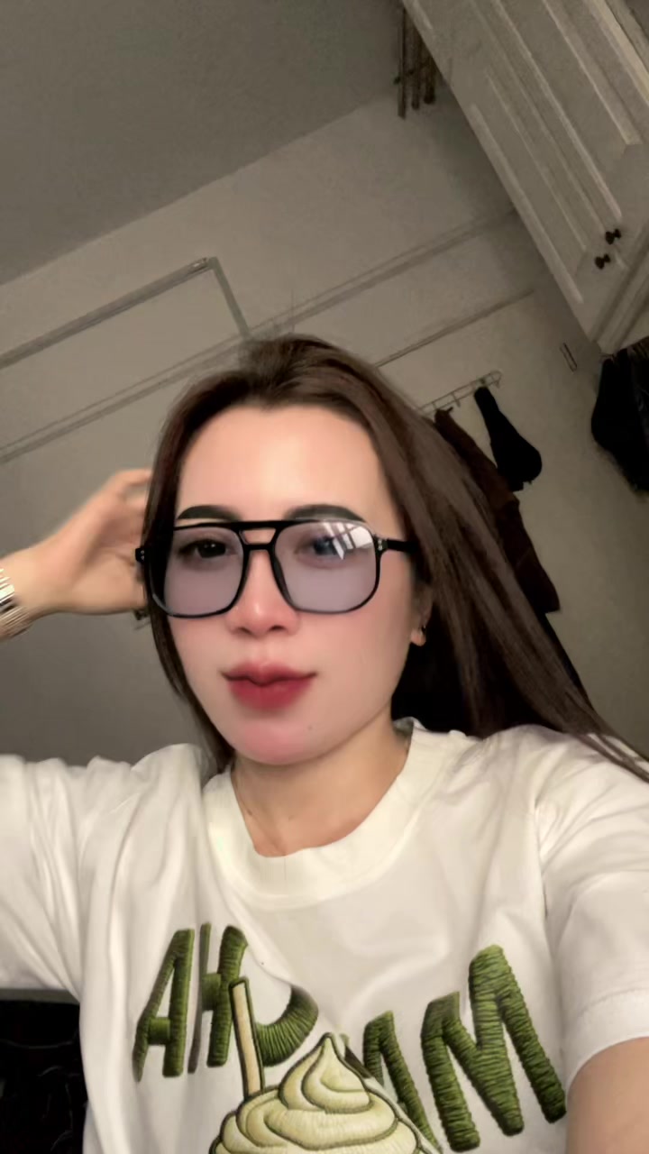 @Vebby_Veronica🦋